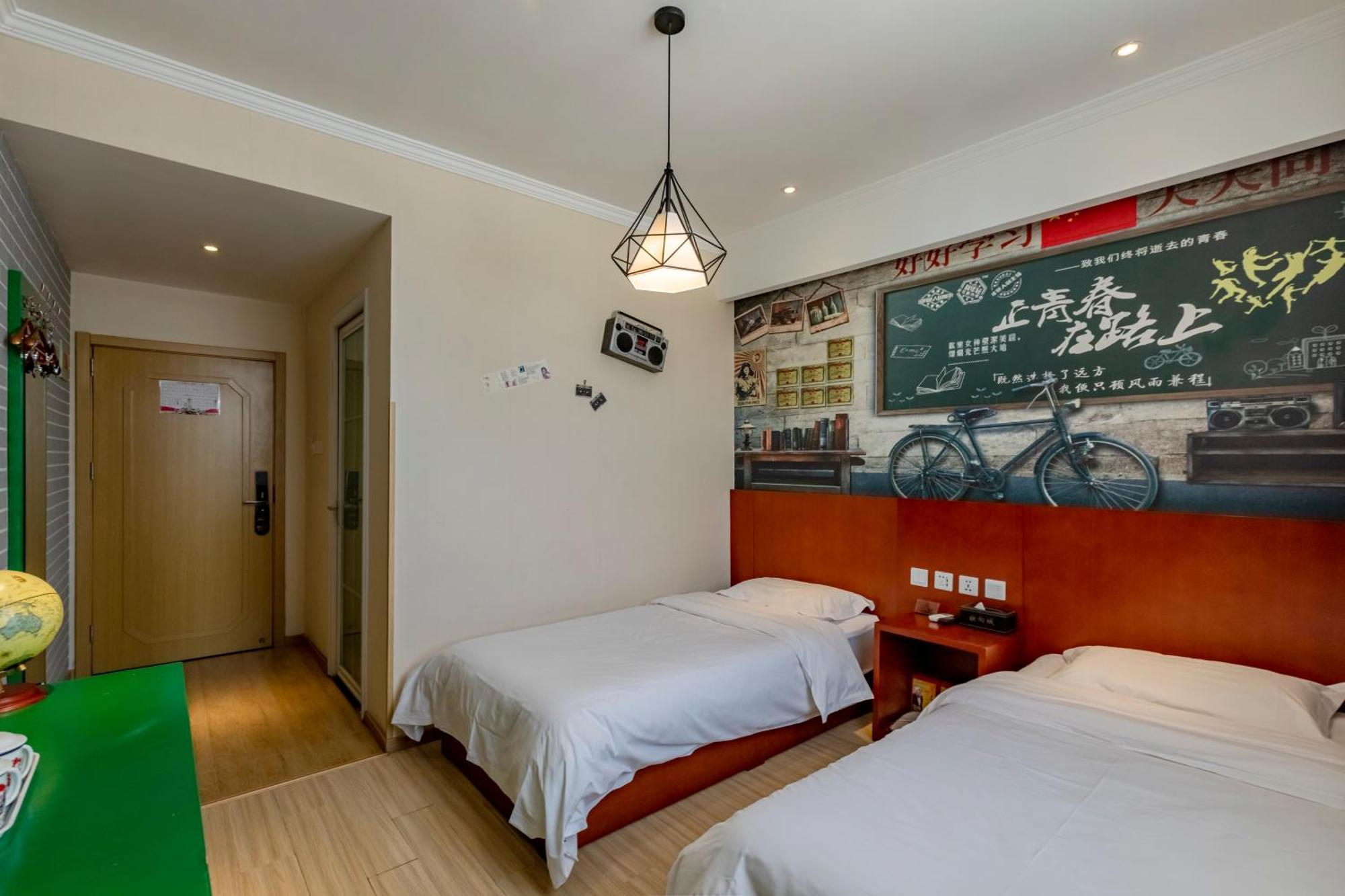 Happy Dragon City Center Alley Hotel -In The City Center With Big Window&Heater, Ticket Service&Free Coffee&Food Recommendation,Near Tian Anmen Forbiddencity,Easy To Get Traditional Walking Area&Shichahai Beijing Bagian luar foto