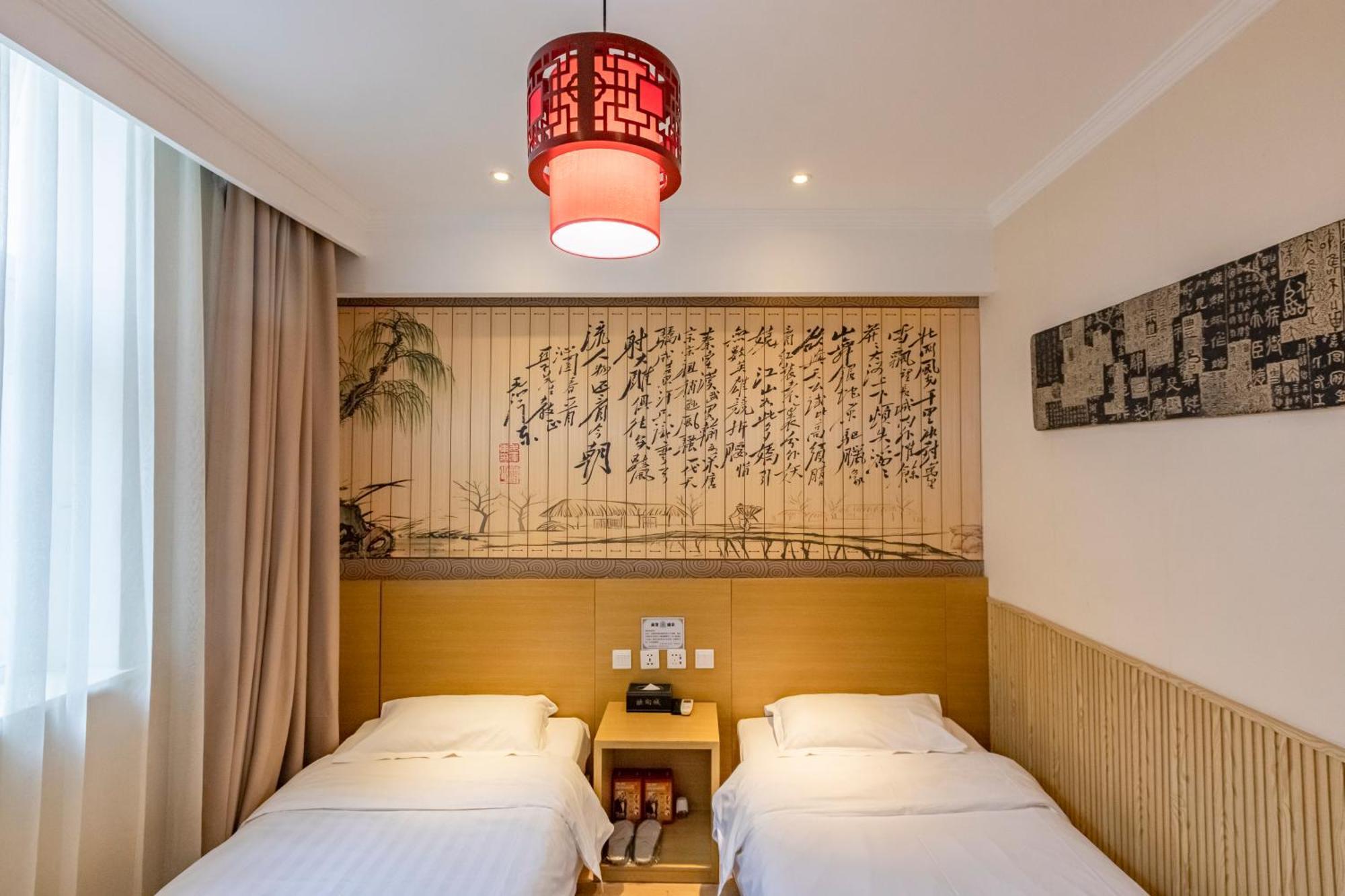Happy Dragon City Center Alley Hotel -In The City Center With Big Window&Heater, Ticket Service&Free Coffee&Food Recommendation,Near Tian Anmen Forbiddencity,Easy To Get Traditional Walking Area&Shichahai Beijing Bagian luar foto