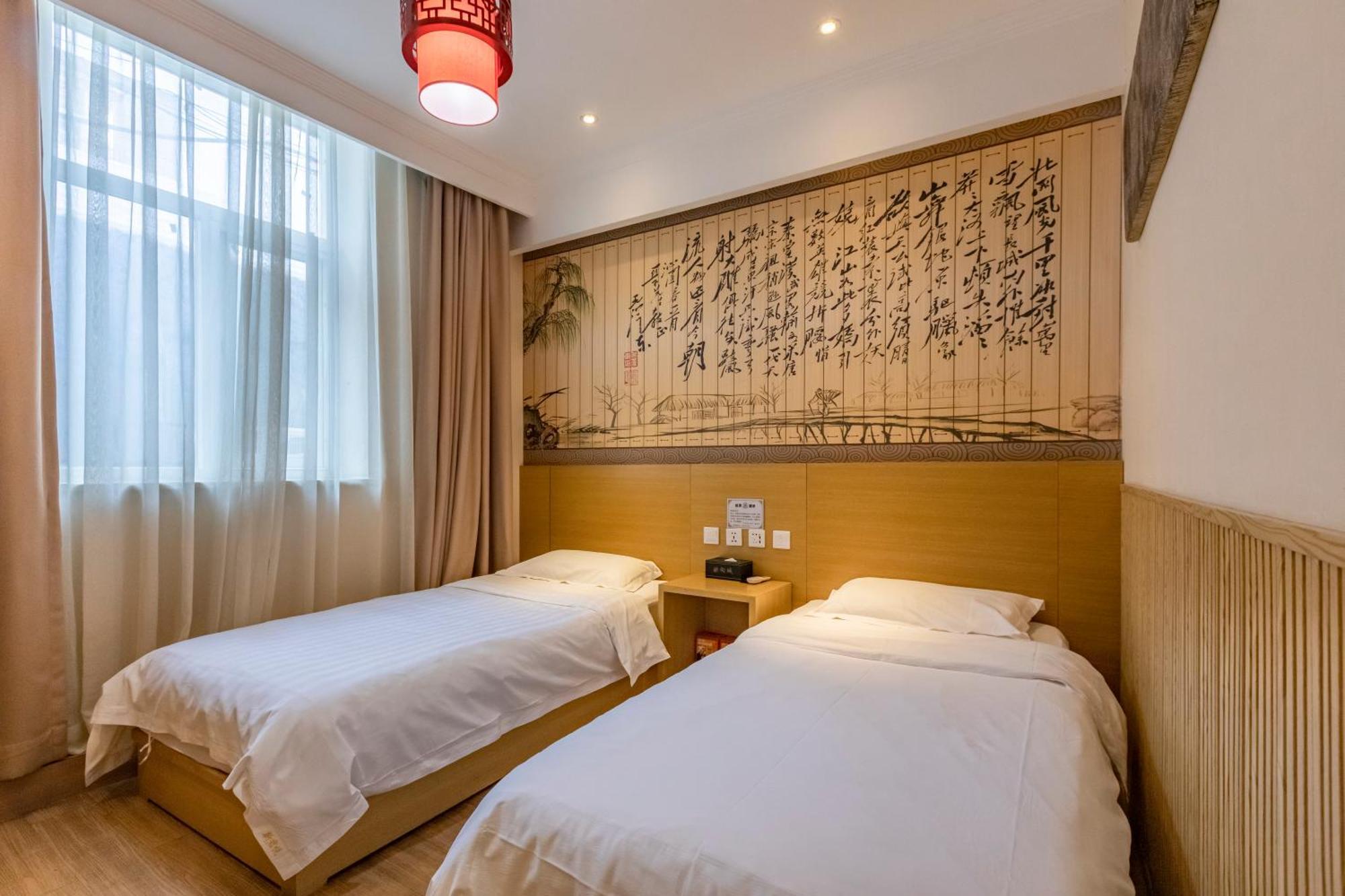 Happy Dragon City Center Alley Hotel -In The City Center With Big Window&Heater, Ticket Service&Free Coffee&Food Recommendation,Near Tian Anmen Forbiddencity,Easy To Get Traditional Walking Area&Shichahai Beijing Bagian luar foto